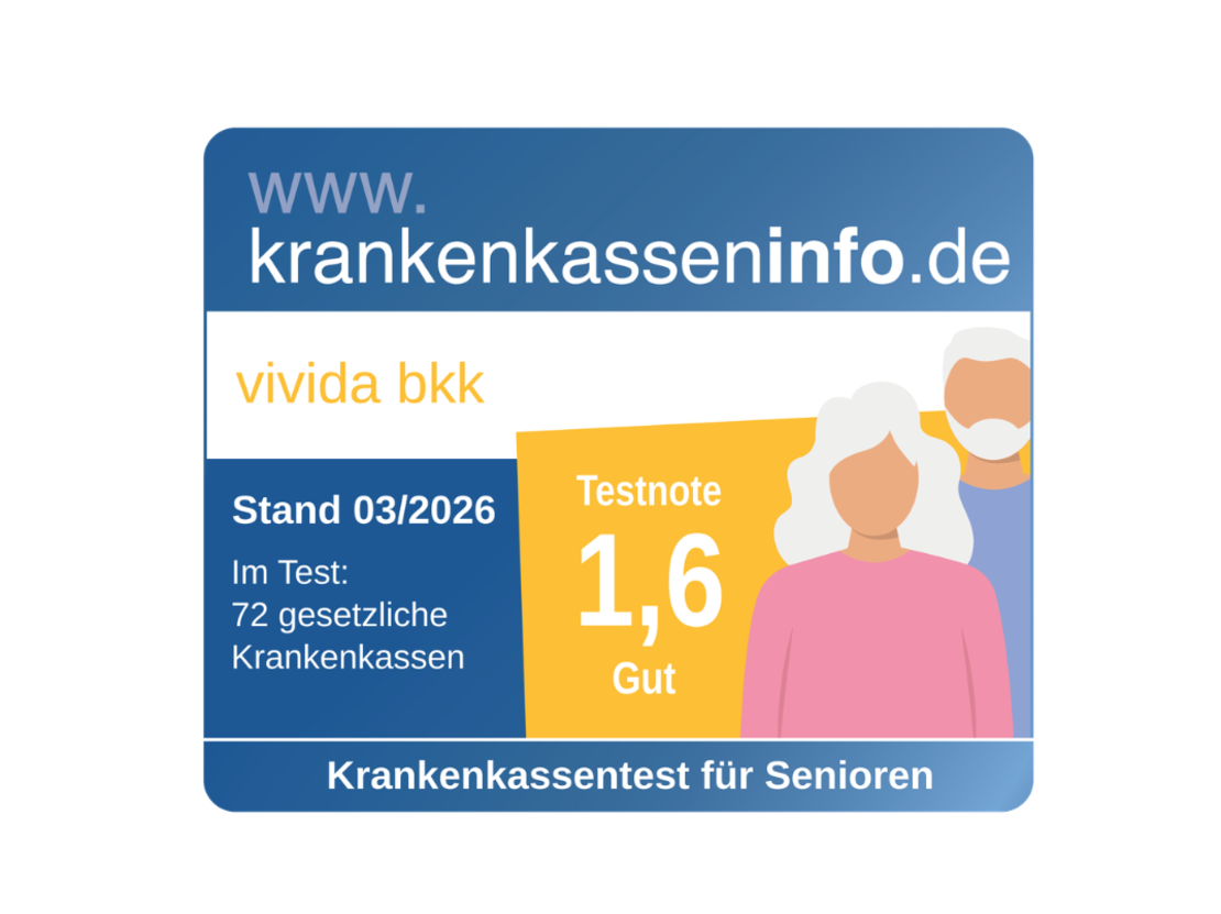 Eine blau-gelbe Plakette mit den Angaben "krankenkasseninfo.de", "vivida bkk", Testurteil "1,6 Gut" und einer Abbildung von zwei Senioren. Der Text weist auf den Test von 72 gesetzlichen Krankenkassen hin und richtet sich an Senioren.