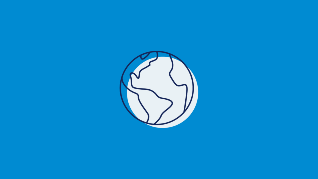 Eine einfache Strichzeichnung der Erde mit minimalen Kontinenten ist auf einem durchgehend blauen Hintergrund zentriert. Der Globus ist weiß mit dunklen Umrissen, die Landmassen darstellen.