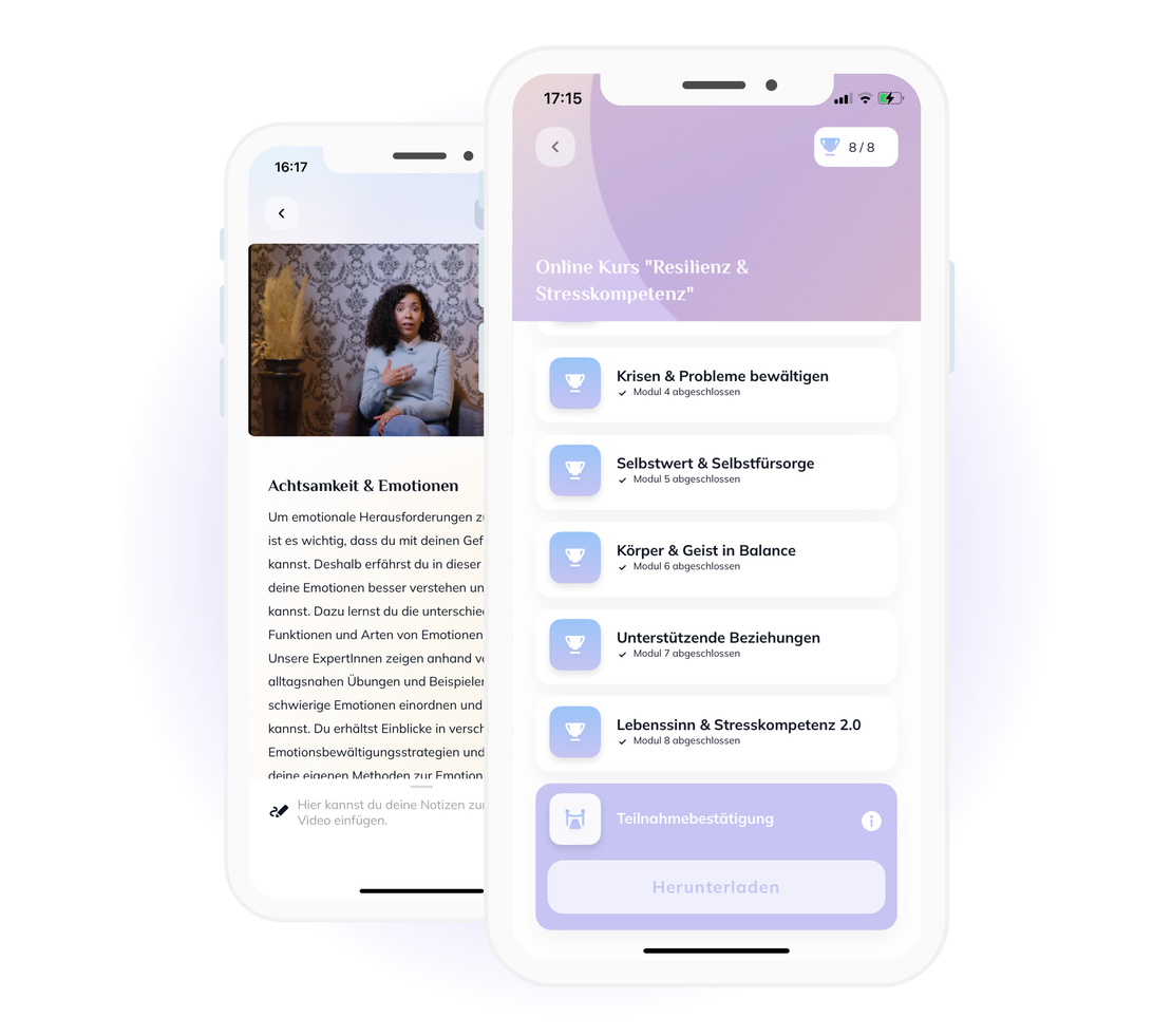 Zwei Smartphones zeigen eine deutschsprachige Online-Kurs-App an. Auf der Vorderseite sind Kursmodule zu Resilienz und Stressbewältigung aufgelistet, auf der Rückseite ist eine Frau zu sehen, die neben dem Kurstext eine Tasse in der Hand hält.