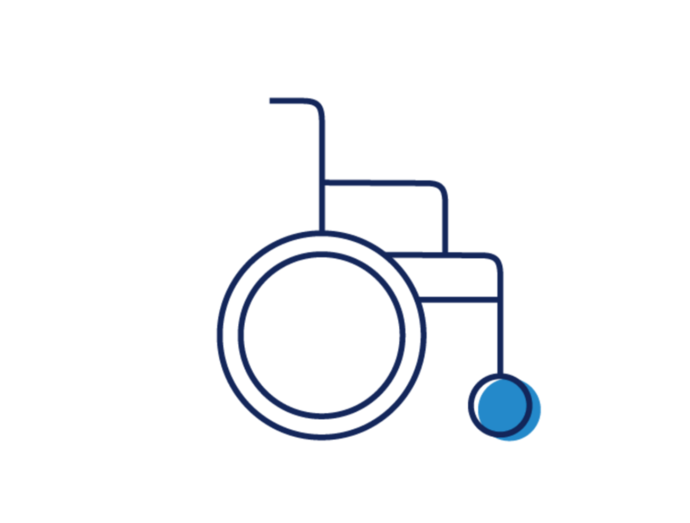 Einfache Strichzeichnung eines Rollstuhls, blau umrandet mit einem Rad, das in einem helleren Blau hervorgehoben ist, auf weißem Hintergrund.