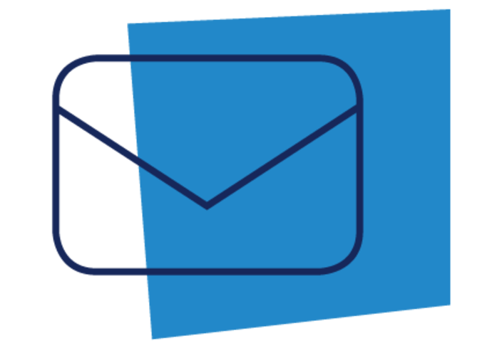 Ein einfacher Umriss eines Briefumschlags in Dunkelblau auf einem geneigten blauen quadratischen Hintergrund.