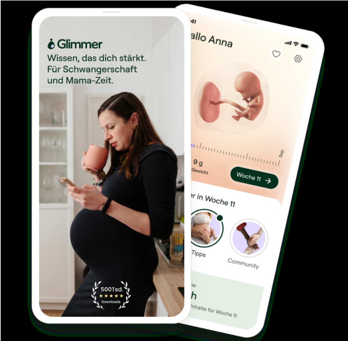 Zwei nebeneinander liegende Smartphones, auf denen die Benutzeroberfläche der Schwangerschafts-App „Glimmer“ zu sehen ist, mit dem Bild einer schwangeren Frau und einem Tool zur Verfolgung der Entwicklung des Fötus.