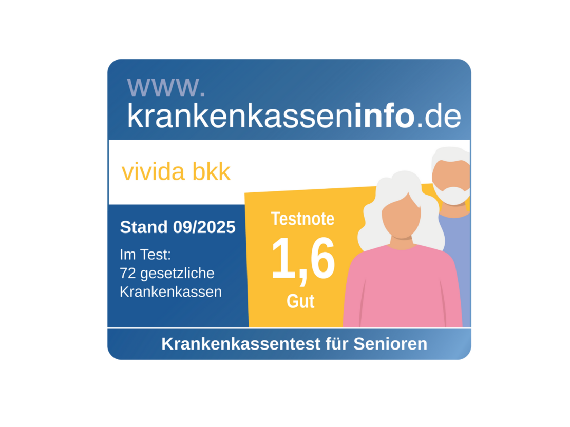 Eine blau-gelbe Plakette von krankenkasseninfo.de zeigt die "vivida bkk" mit der Note 1,6 (Gut) in einem Krankenversicherungstest für Senioren, mit einer Abbildung eines älteren Mannes und einer älteren Frau. Test gültig bis 09/2025.