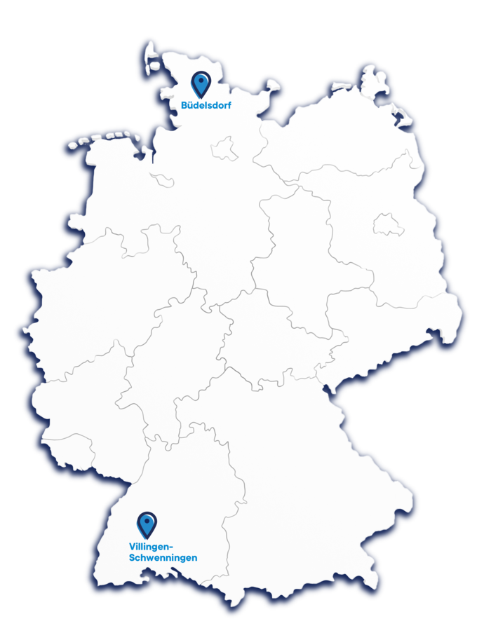 Eine Karte von Deutschland mit zwei hervorgehobenen Orten: Büdelsdorf im Norden und Villingen-Schwenningen im Süden. Die Karte ist blau umrandet und die hervorgehobenen Orte sind mit blauen Stecknadeln markiert.